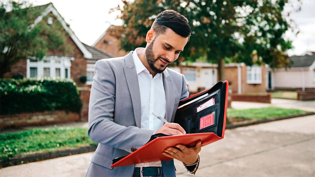 Belvoir Group Agent getting ready for a meeting to showcase the Northwood North West Franchise to a potential franchisee