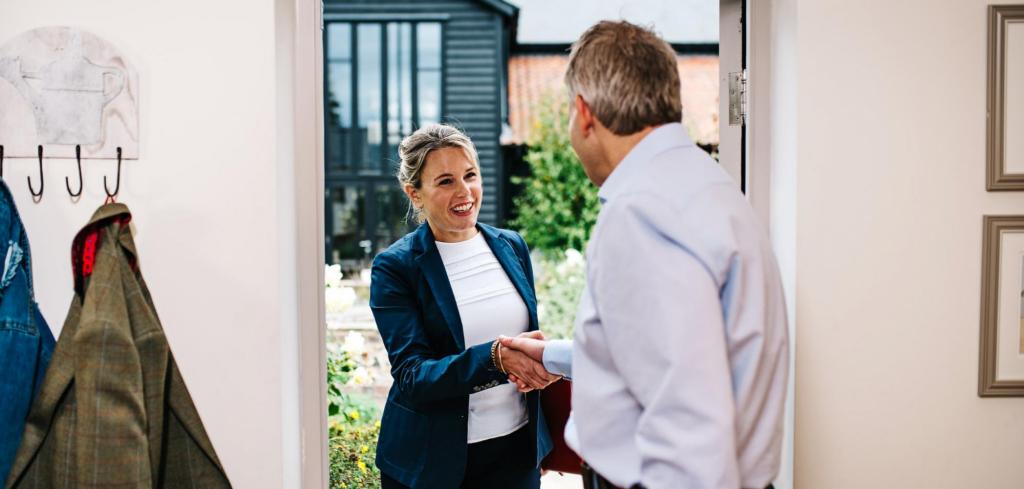 estate agent meeting with a potential franchisee